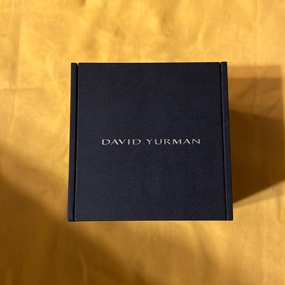 David Yurman small bangle jewelry box - Picture 1 of 3
